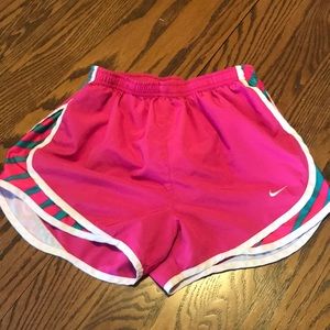 Women’s S Nike tempo shorts